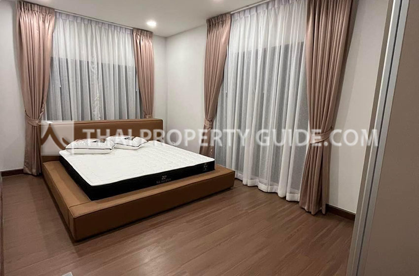 House with Shared Pool in Bangnatrad 